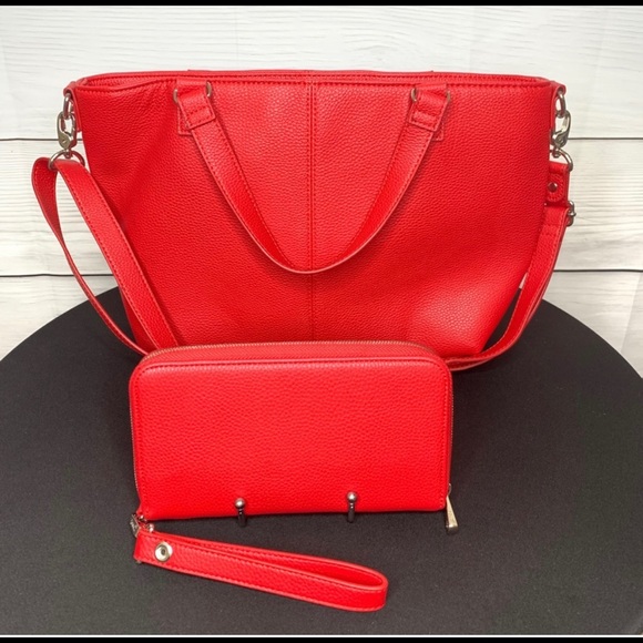thirty-one Handbags - Red Thirty-one All About the Benjamin’s wallet and matching bag